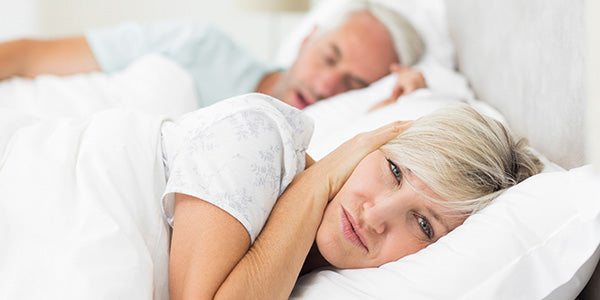 Schnarchen Ursachen: Warum schnarcht man?